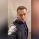 На Навального произошло нападение с мукой и "коронавирусным" молоком в Москве