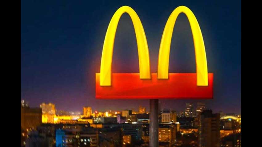 McDonald’s разделил арки своего логотипа из-за коронавируса
