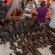 Рынок в Китае торгующий мясом диких животных, летучих мышей