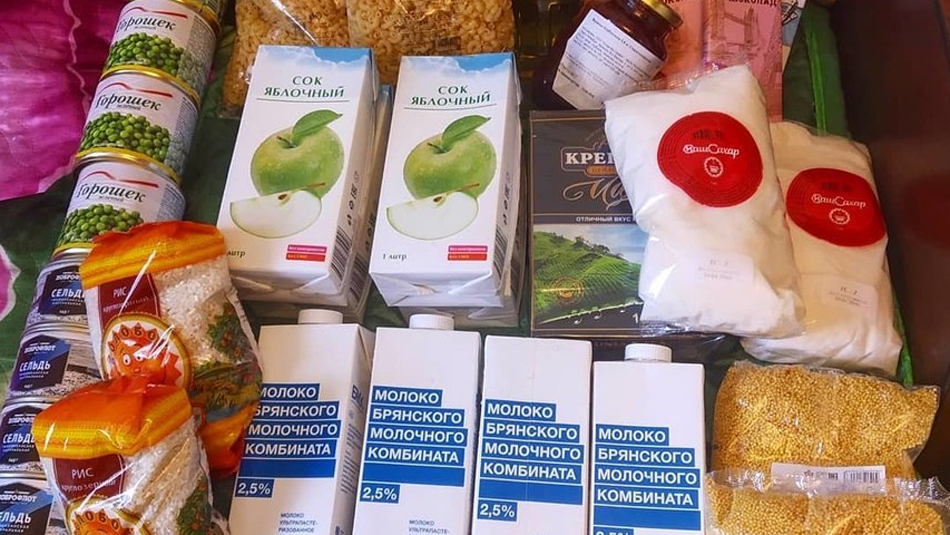 Родители петербургских дошкольников хвастаются продуктовыми наборами в Сети