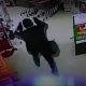 Мужчина в медицинской маске устроил взрыв банкомата в супермаркете