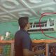 Ловкое укрощение смертоносной змеи в продуктовом магазине попало на видео