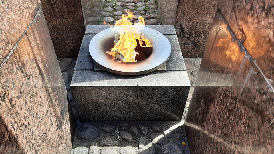 Возбуждено дело против пожаривших шашлыки на Вечном огне в Кронштадте