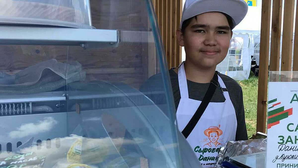 Внеурочный бизнес: школьник из Татарстана увлекся производством сыра