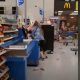 Драка женщин не поделивших социальную дистанцию в магазине попала на видео
