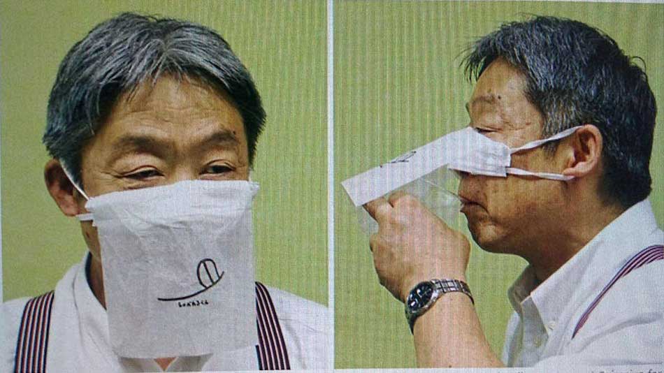 Ресторан в Японии предлагает защитную маску для использования во время еды