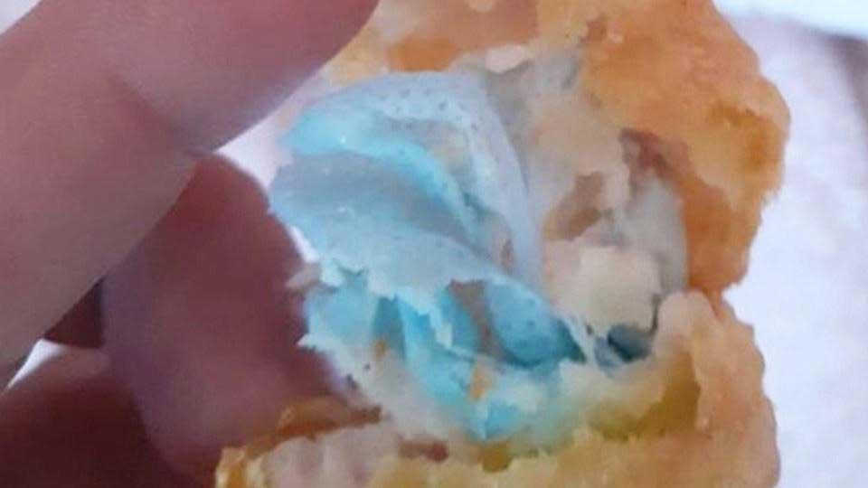 Сюрприз из наггетса от McDonald's: девочка чуть не съела медицинскую маску