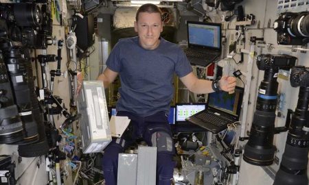 Тюбиков давно уже нет: космонавт развеял миф о питании в невесомости