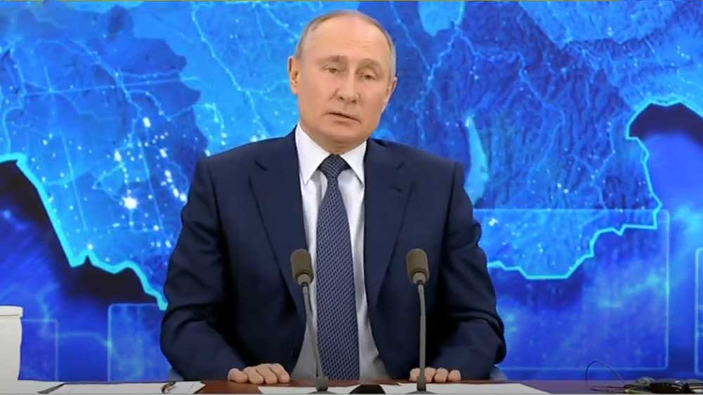 Президент России Владимир Путин в ходе ежегодной пресс-конференции
