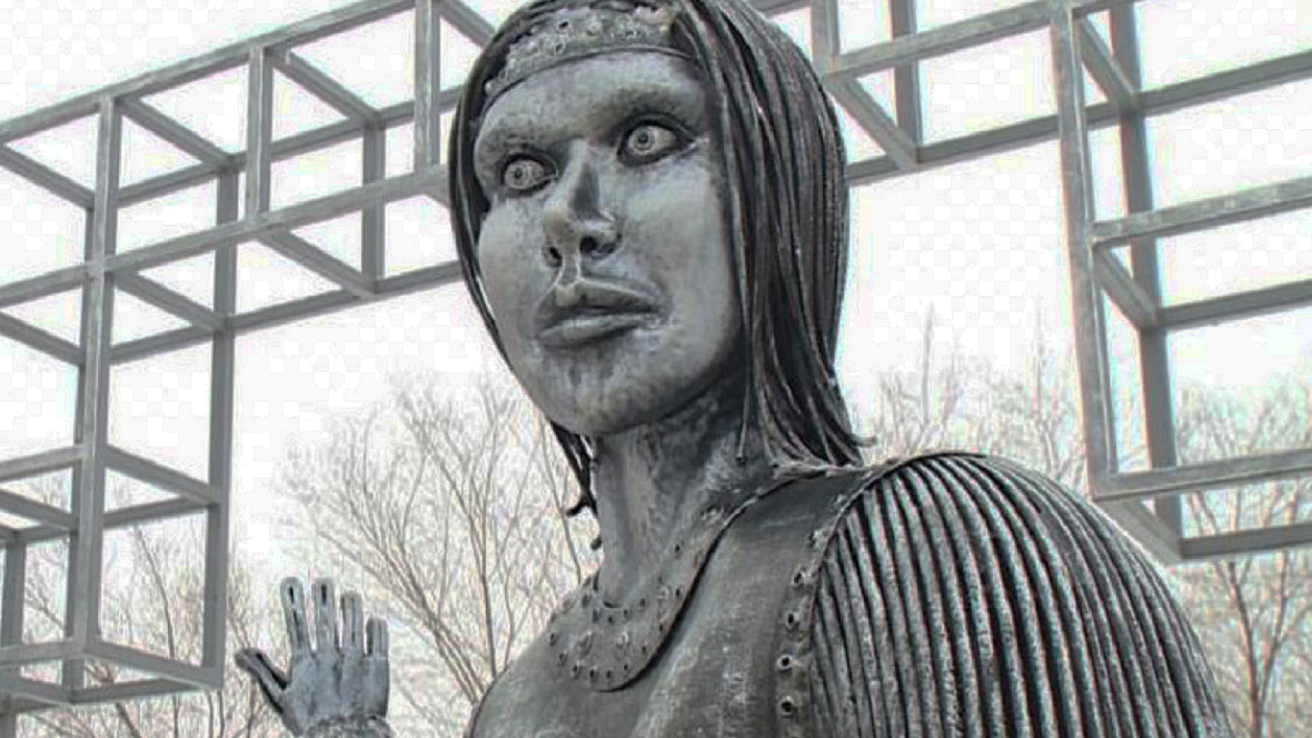 Статуя Аленки из Нововоронежа