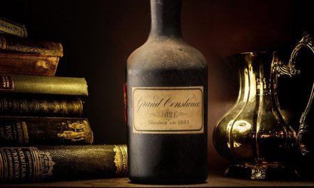 На аукционе продана одна из последних бутылок вина Наполеона
