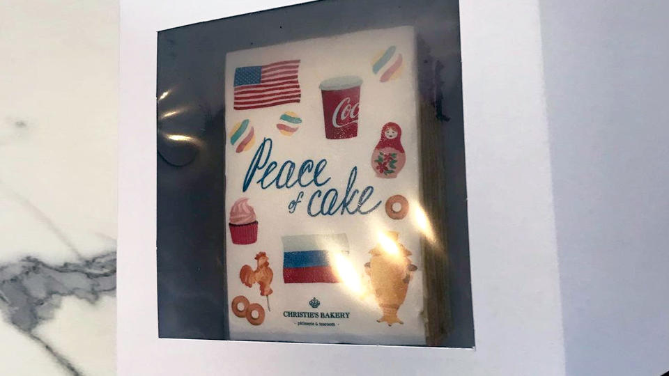Кондитеры создали «русско-американский» торт в честь саммита РФ - США
