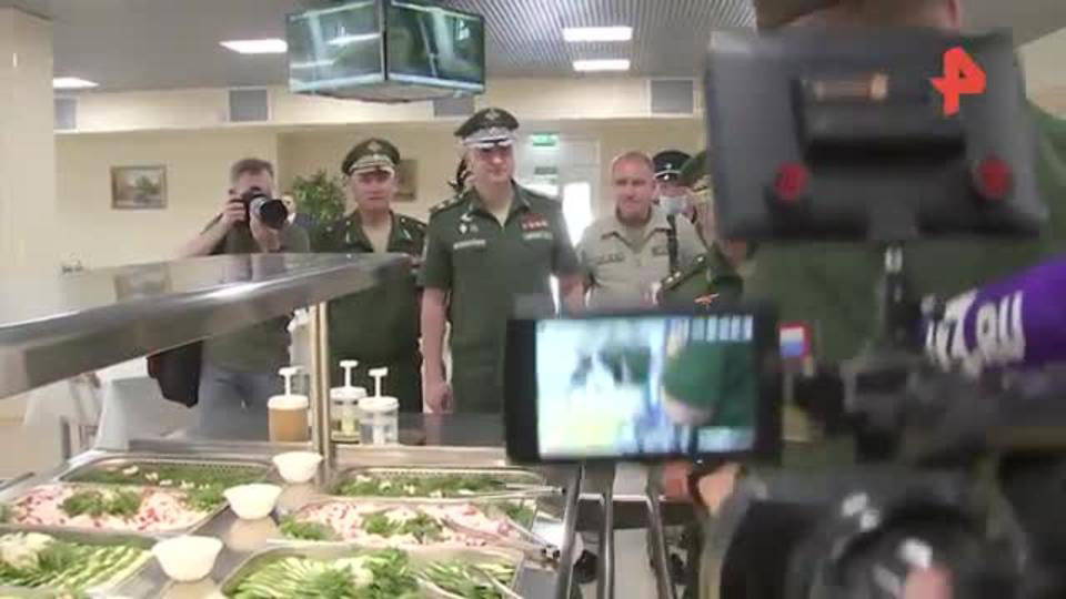 Министра обороны РФ удивило отсутствие сала в солдатской столовой