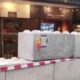 Бетонные COVID-ограничения: в Швеции кафе и рестораны закрывают бетонными блоками