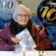 100-летняя британка считает основой ее долголетия хорошую еду и сон