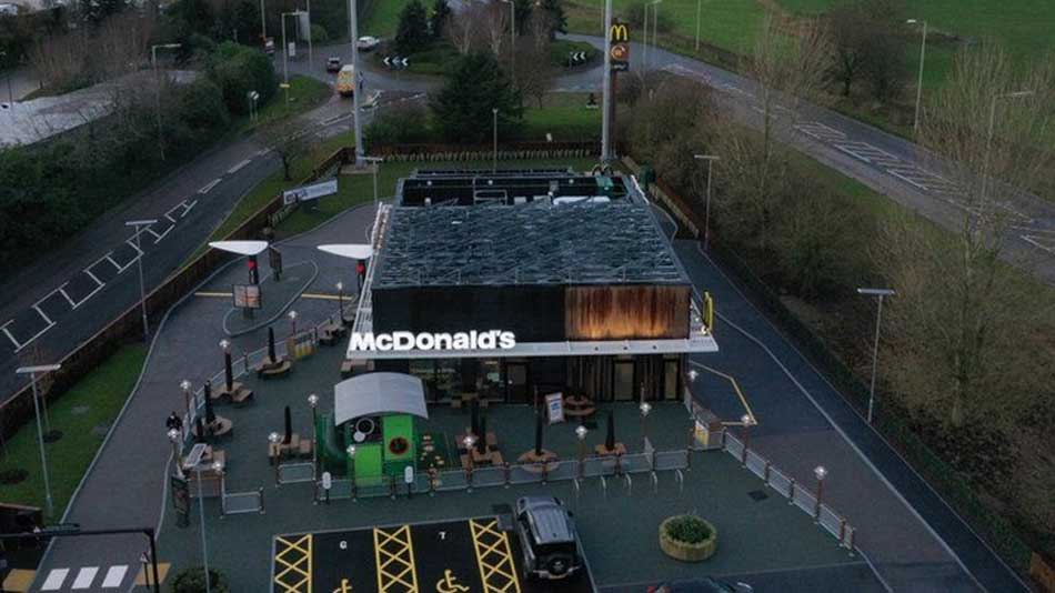 McDonald’s открыл в Великобритании ресторан с нулевым выбросом углерода