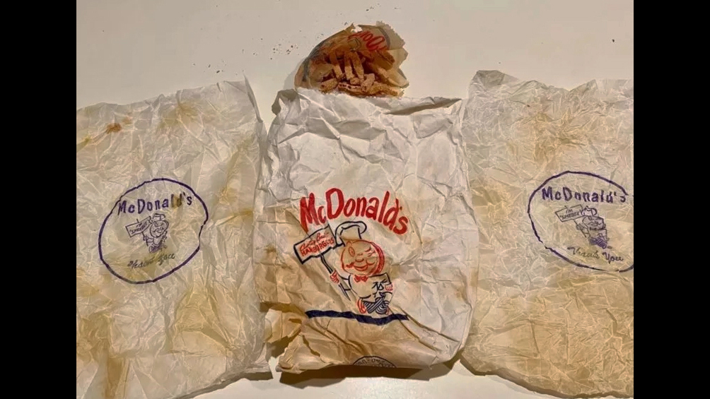Мужчина обнаружил в стене тайник хранивший 60 лет еду из McDonald's
