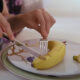 Шеф-повар: Елизавета II ест бананы «по-королевски»