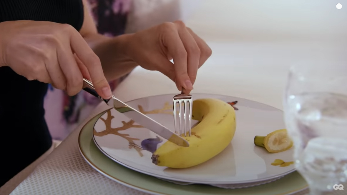 Шеф-повар: Елизавета II ест бананы «по-королевски»