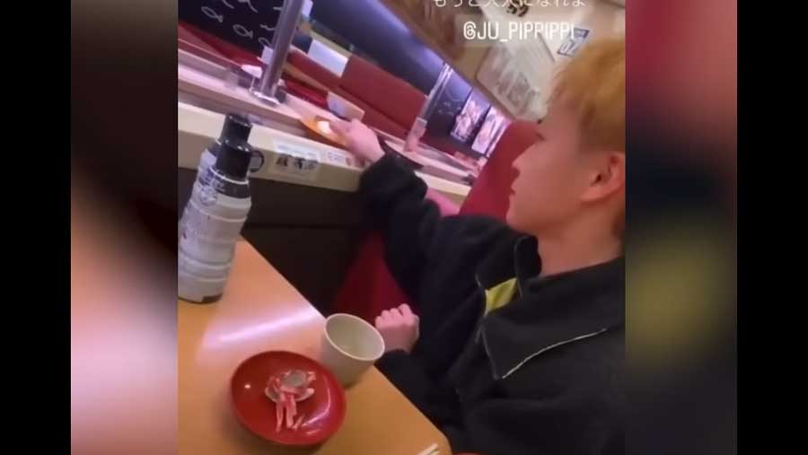 Японские "суши-террористы" плюют в чужую еду в кафе