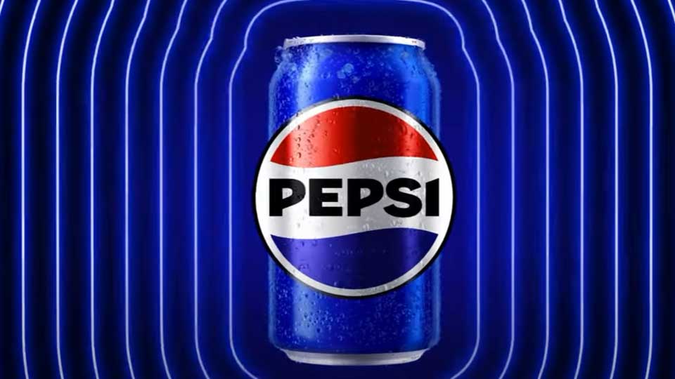 Из прошлого, в настоящее и будущее: Pepsi представила новый ретро-логотип