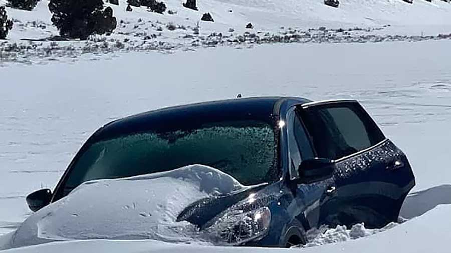 Погребенный в машине мужчина неделю питался снегом и круассанами