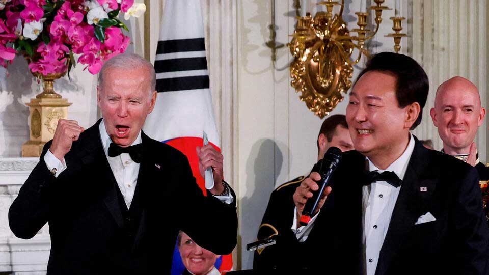 Байден и президент Южной Кореи спели про американский пирог