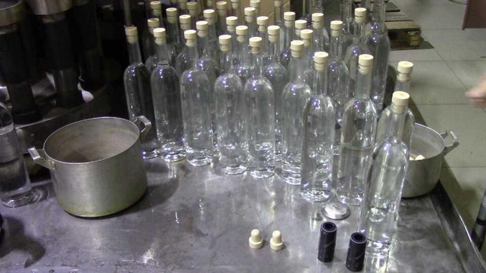 У россиянина изъяли 17 тонн поддельного алкоголя на 700 тысяч рублей