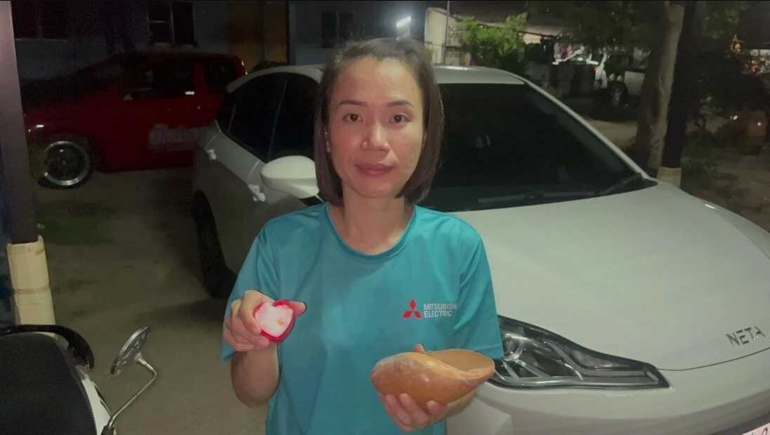 В Таиланде семья обнаружила редкую жемчужину в купленной на ужин улитке